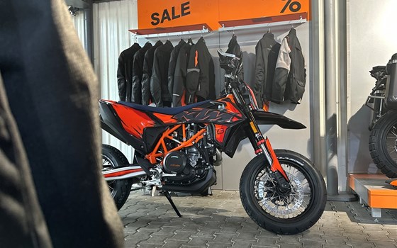Umgebautes Motorrad KTM 690 SMC R von Road Star Motorcycles GmbH - Bild 7 Umgebautes Motorrad KTM 690 SMC R von Road Star Motorcycles GmbH - Bild 7
