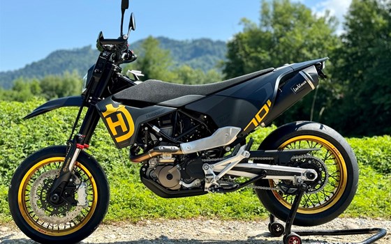 Umgebautes Motorrad Husqvarna 701 Supermoto von Motobike Handels GmbH - Bild 1 Umgebautes Motorrad Husqvarna 701 Supermoto von Motobike Handels GmbH - Bild 1