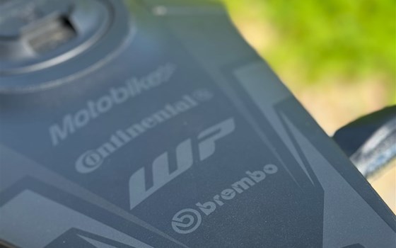 Umgebautes Motorrad Husqvarna 701 Supermoto von Motobike Handels GmbH - Bild 6 Umgebautes Motorrad Husqvarna 701 Supermoto von Motobike Handels GmbH - Bild 6