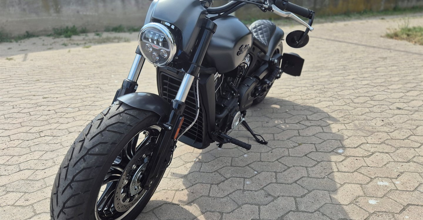 Umbgebautes Motorrad Indian Scout