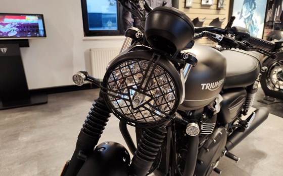 Umgebautes Motorrad Triumph Speed Twin 900 von Motorrad Mayer - Bild 3 Umgebautes Motorrad Triumph Speed Twin 900 von Motorrad Mayer - Bild 3
