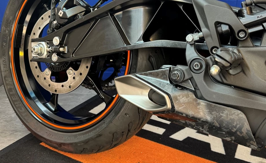 Umbgebautes Motorrad KTM 125 Duke Bild 2: Umbgebautes Motorrad KTM 125 Duke
