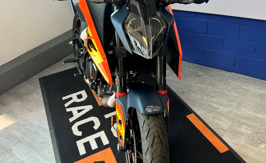 Umbgebautes Motorrad KTM 125 Duke Bild 3: Umbgebautes Motorrad KTM 125 Duke