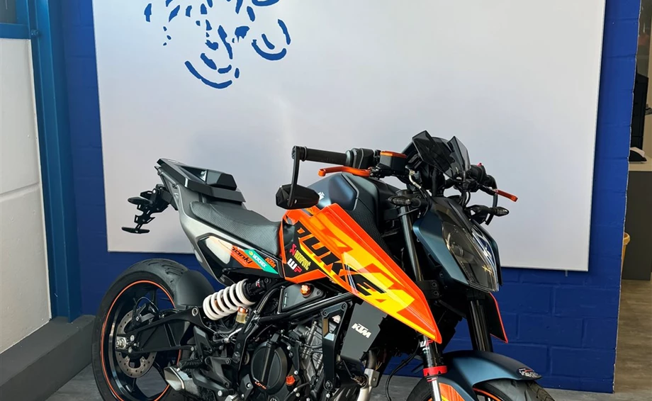 Umbgebautes Motorrad KTM 125 Duke Bild 1: Umbgebautes Motorrad KTM 125 Duke