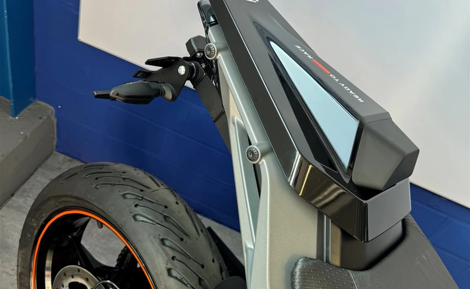 Umbgebautes Motorrad KTM 125 Duke Bild 6: Umbgebautes Motorrad KTM 125 Duke