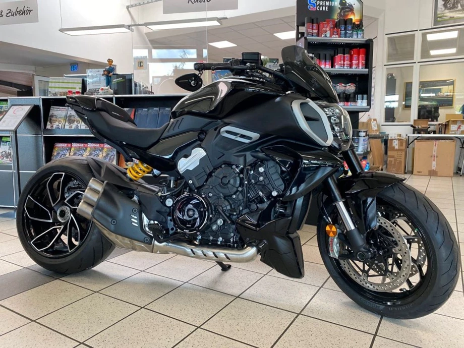 Umbgebautes Motorrad Ducati Diavel V4 Bild 1: Umbgebautes Motorrad Ducati Diavel V4