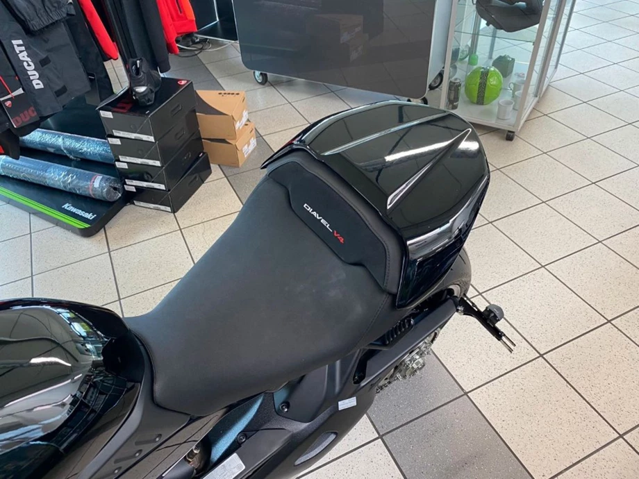 Umbgebautes Motorrad Ducati Diavel V4 Bild 7: Umbgebautes Motorrad Ducati Diavel V4