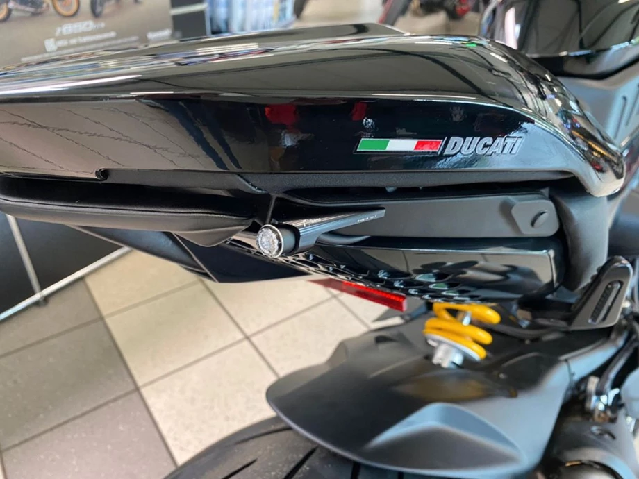 Umbgebautes Motorrad Ducati Diavel V4 Bild 4: Umbgebautes Motorrad Ducati Diavel V4