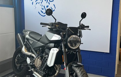 Husqvarna Svartpilen 801 Custom Bike