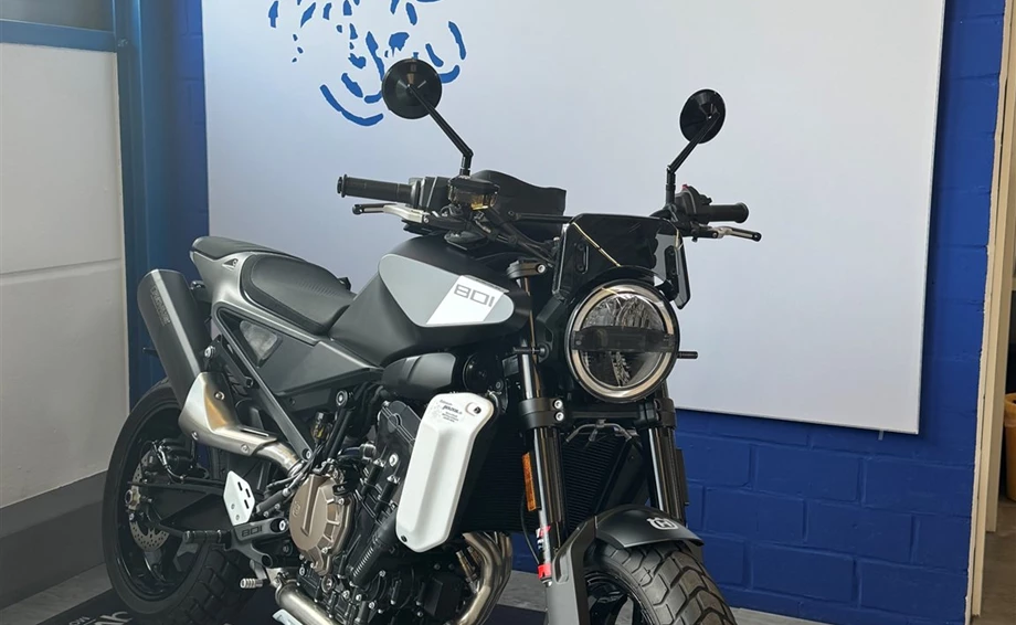 Umbgebautes Motorrad Husqvarna Svartpilen 801 Bild 1: Umbgebautes Motorrad Husqvarna Svartpilen 801