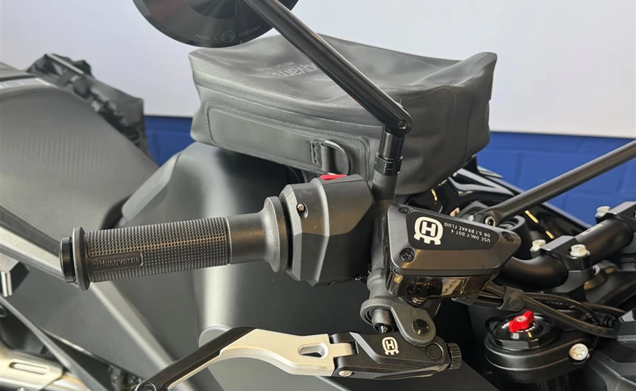 Umbgebautes Motorrad Husqvarna Svartpilen 801 Bild 3: Umbgebautes Motorrad Husqvarna Svartpilen 801