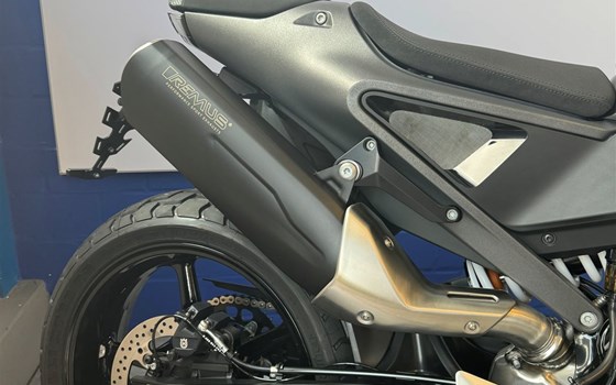 Umgebautes Motorrad Husqvarna Svartpilen 801 von Motorrad-Molitor GmbH - Bild 4 Umgebautes Motorrad Husqvarna Svartpilen 801 von Motorrad-Molitor GmbH - Bild 4