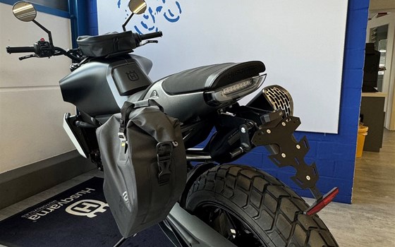 Umgebautes Motorrad Husqvarna Svartpilen 801 von Motorrad-Molitor GmbH - Bild 5 Umgebautes Motorrad Husqvarna Svartpilen 801 von Motorrad-Molitor GmbH - Bild 5