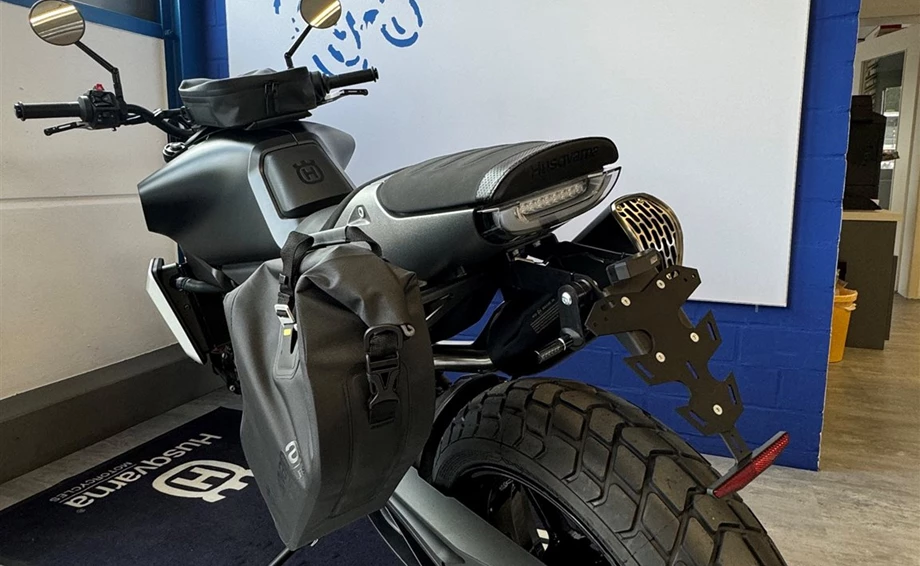 Umbgebautes Motorrad Husqvarna Svartpilen 801 Bild 5: Umbgebautes Motorrad Husqvarna Svartpilen 801
