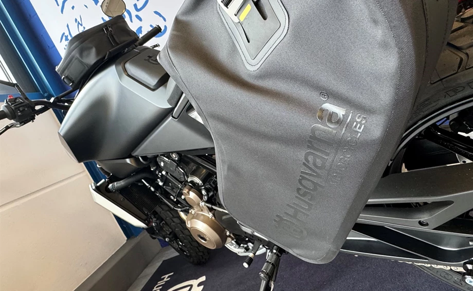 Umbgebautes Motorrad Husqvarna Svartpilen 801 Bild 7: Umbgebautes Motorrad Husqvarna Svartpilen 801