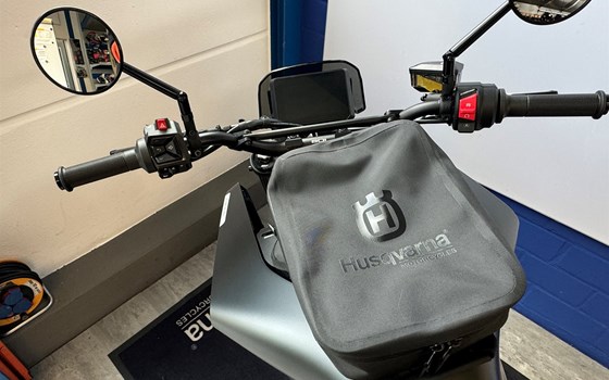 Umgebautes Motorrad Husqvarna Svartpilen 801 von Motorrad-Molitor GmbH - Bild 8 Umgebautes Motorrad Husqvarna Svartpilen 801 von Motorrad-Molitor GmbH - Bild 8