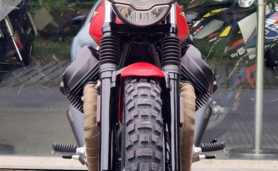 Umbgebautes Motorrad Moto Guzzi V7 Stone Bild 2: Umbgebautes Motorrad Moto Guzzi V7 Stone