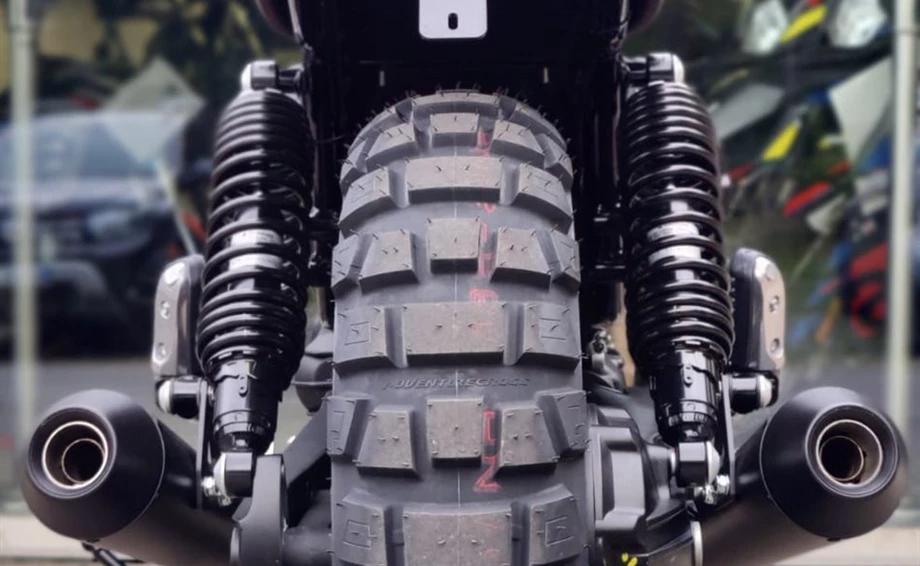 Umbgebautes Motorrad Moto Guzzi V7 Stone Bild 4: Umbgebautes Motorrad Moto Guzzi V7 Stone