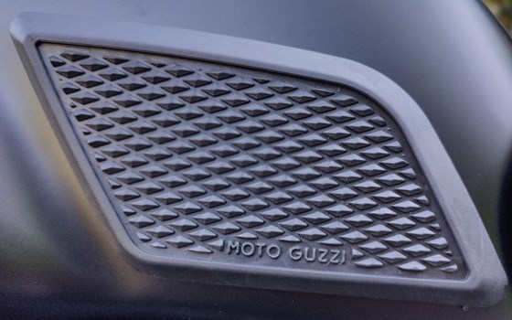 Umgebautes Motorrad Moto Guzzi V7 Stone von Motorradzentrum FFB GmbH - Bild 8 Umgebautes Motorrad Moto Guzzi V7 Stone von Motorradzentrum FFB GmbH - Bild 8