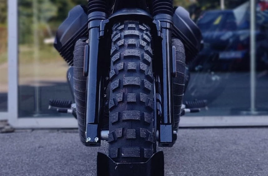 Umbgebautes Motorrad Moto Guzzi V7 Stone Bild 2: Umbgebautes Motorrad Moto Guzzi V7 Stone