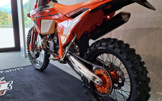 Umgebautes Motorrad KTM 300 EXC CHAMPION EDITION von KINI Bike World - Bild 3 Umgebautes Motorrad KTM 300 EXC CHAMPION EDITION von KINI Bike World - Bild 3