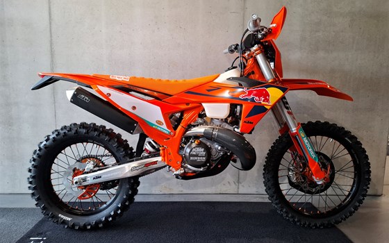 Umgebautes Motorrad KTM 300 EXC CHAMPION EDITION von KINI Bike World - Bild 7 Umgebautes Motorrad KTM 300 EXC CHAMPION EDITION von KINI Bike World - Bild 7