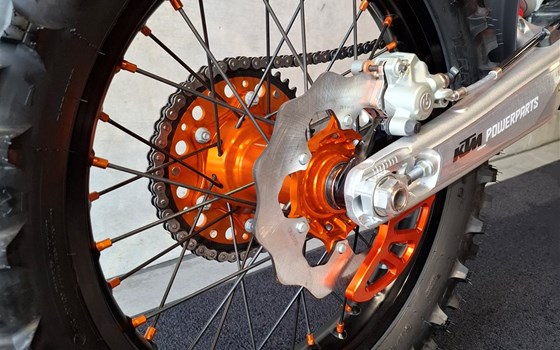 Umgebautes Motorrad KTM 300 EXC CHAMPION EDITION von KINI Bike World - Bild 8 Umgebautes Motorrad KTM 300 EXC CHAMPION EDITION von KINI Bike World - Bild 8