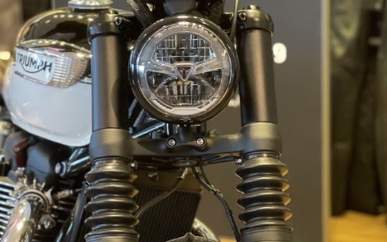 Umgebautes Motorrad Triumph Bonneville Speedmaster von Stärker-Profil GmbH - Bild 25 Umgebautes Motorrad Triumph Bonneville Speedmaster von Stärker-Profil GmbH - Bild 25