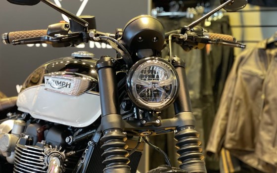 Umgebautes Motorrad Triumph Bonneville Speedmaster von Stärker-Profil GmbH - Bild 26 Umgebautes Motorrad Triumph Bonneville Speedmaster von Stärker-Profil GmbH - Bild 26