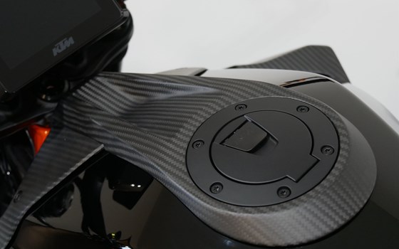 Umgebautes Motorrad KTM 1290 Super Duke R von motoroox GmbH - Bild 16 Umgebautes Motorrad KTM 1290 Super Duke R von motoroox GmbH - Bild 16