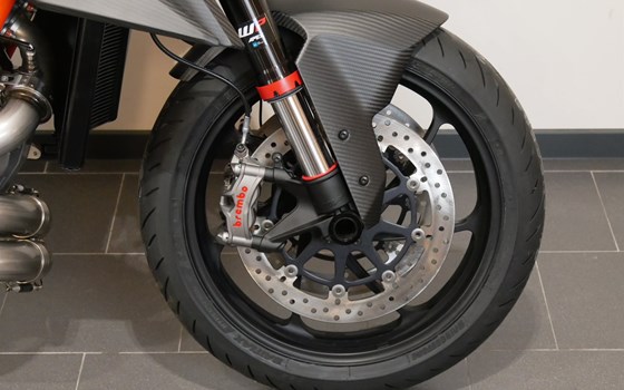 Umgebautes Motorrad KTM 1290 Super Duke R von motoroox GmbH - Bild 26 Umgebautes Motorrad KTM 1290 Super Duke R von motoroox GmbH - Bild 26
