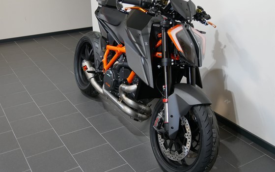 Umgebautes Motorrad KTM 1290 Super Duke R von motoroox GmbH - Bild 4 Umgebautes Motorrad KTM 1290 Super Duke R von motoroox GmbH - Bild 4