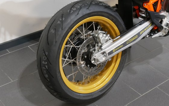 Umgebautes Motorrad KTM 690 SMC R von motoroox GmbH - Bild 19 Umgebautes Motorrad KTM 690 SMC R von motoroox GmbH - Bild 19