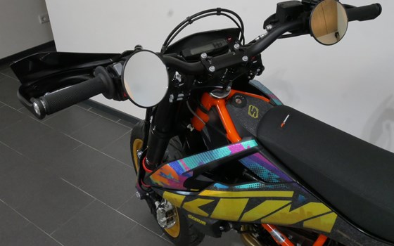 Umgebautes Motorrad KTM 690 SMC R von motoroox GmbH - Bild 17 Umgebautes Motorrad KTM 690 SMC R von motoroox GmbH - Bild 17
