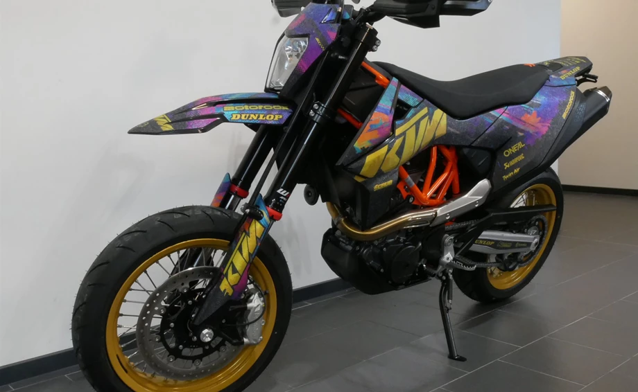 Umbgebautes Motorrad KTM 690 SMC R Bild 6: Umbgebautes Motorrad KTM 690 SMC R