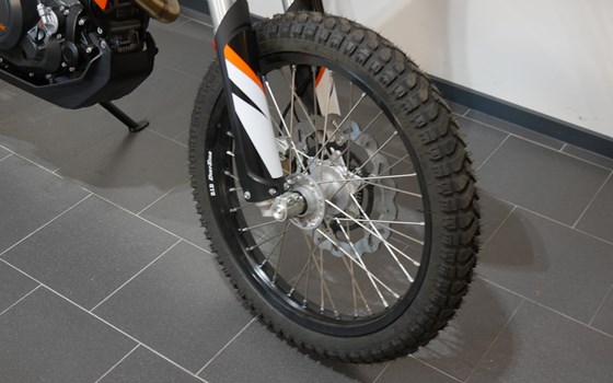 Umgebautes Motorrad KTM 690 Enduro R von motoroox GmbH - Bild 16 Umgebautes Motorrad KTM 690 Enduro R von motoroox GmbH - Bild 16