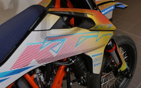 Umgebautes Motorrad KTM 690 SMC R von motoroox GmbH - Bild 12 Umgebautes Motorrad KTM 690 SMC R von motoroox GmbH - Bild 12