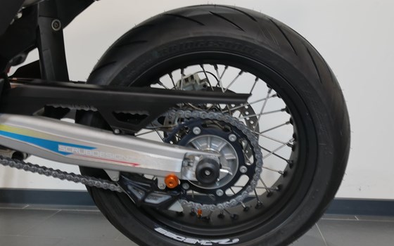 Umgebautes Motorrad KTM 690 SMC R von motoroox GmbH - Bild 23 Umgebautes Motorrad KTM 690 SMC R von motoroox GmbH - Bild 23