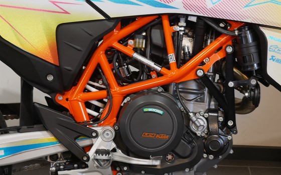 Umgebautes Motorrad KTM 690 SMC R von motoroox GmbH - Bild 8 Umgebautes Motorrad KTM 690 SMC R von motoroox GmbH - Bild 8