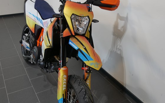 Umgebautes Motorrad KTM 690 SMC R von motoroox GmbH - Bild 11 Umgebautes Motorrad KTM 690 SMC R von motoroox GmbH - Bild 11