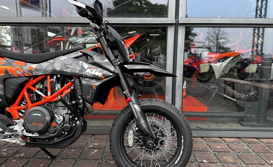 Umbgebautes Motorrad KTM 690 SMC R Bild 10: Umbgebautes Motorrad KTM 690 SMC R