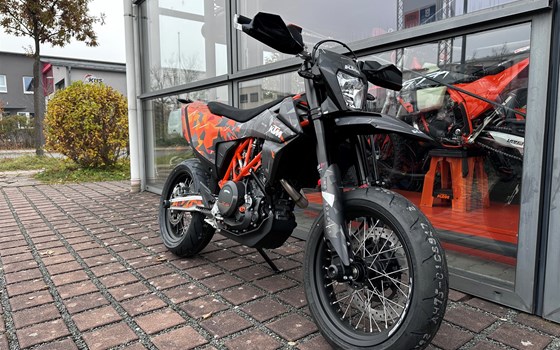 Umgebautes Motorrad KTM 690 SMC R von Road Star Motorcycles GmbH - Bild 11 Umgebautes Motorrad KTM 690 SMC R von Road Star Motorcycles GmbH - Bild 11