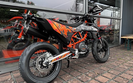 Umgebautes Motorrad KTM 690 SMC R von Road Star Motorcycles GmbH - Bild 13 Umgebautes Motorrad KTM 690 SMC R von Road Star Motorcycles GmbH - Bild 13