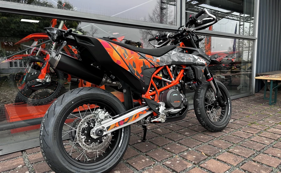 Umbgebautes Motorrad KTM 690 SMC R Bild 13: Umbgebautes Motorrad KTM 690 SMC R