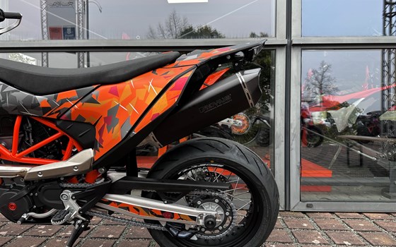 Umgebautes Motorrad KTM 690 SMC R von Road Star Motorcycles GmbH - Bild 2 Umgebautes Motorrad KTM 690 SMC R von Road Star Motorcycles GmbH - Bild 2