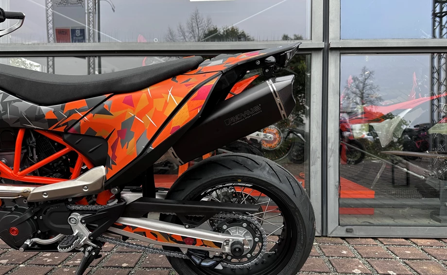 Umbgebautes Motorrad KTM 690 SMC R Bild 2: Umbgebautes Motorrad KTM 690 SMC R