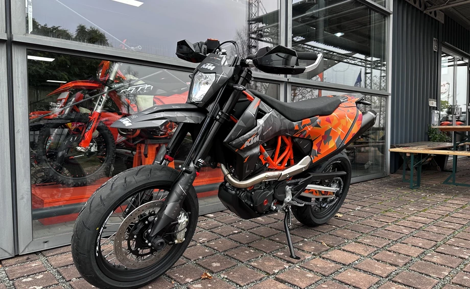 Umbgebautes Motorrad KTM 690 SMC R Bild 5: Umbgebautes Motorrad KTM 690 SMC R