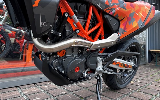 Umgebautes Motorrad KTM 690 SMC R von Road Star Motorcycles GmbH - Bild 6 Umgebautes Motorrad KTM 690 SMC R von Road Star Motorcycles GmbH - Bild 6