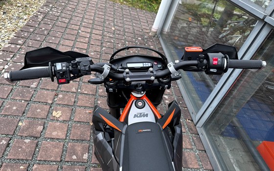 Umgebautes Motorrad KTM 690 SMC R von Road Star Motorcycles GmbH - Bild 7 Umgebautes Motorrad KTM 690 SMC R von Road Star Motorcycles GmbH - Bild 7