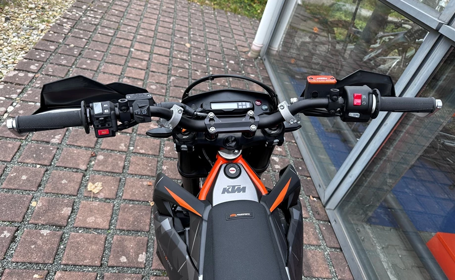 Umbgebautes Motorrad KTM 690 SMC R Bild 7: Umbgebautes Motorrad KTM 690 SMC R